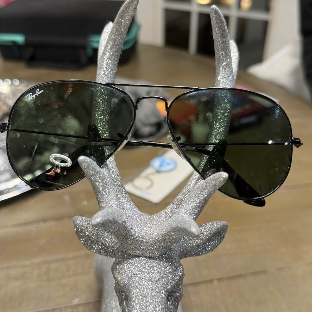 Ray-Ban Black frame & lens Aviator Sunglasses with case like new